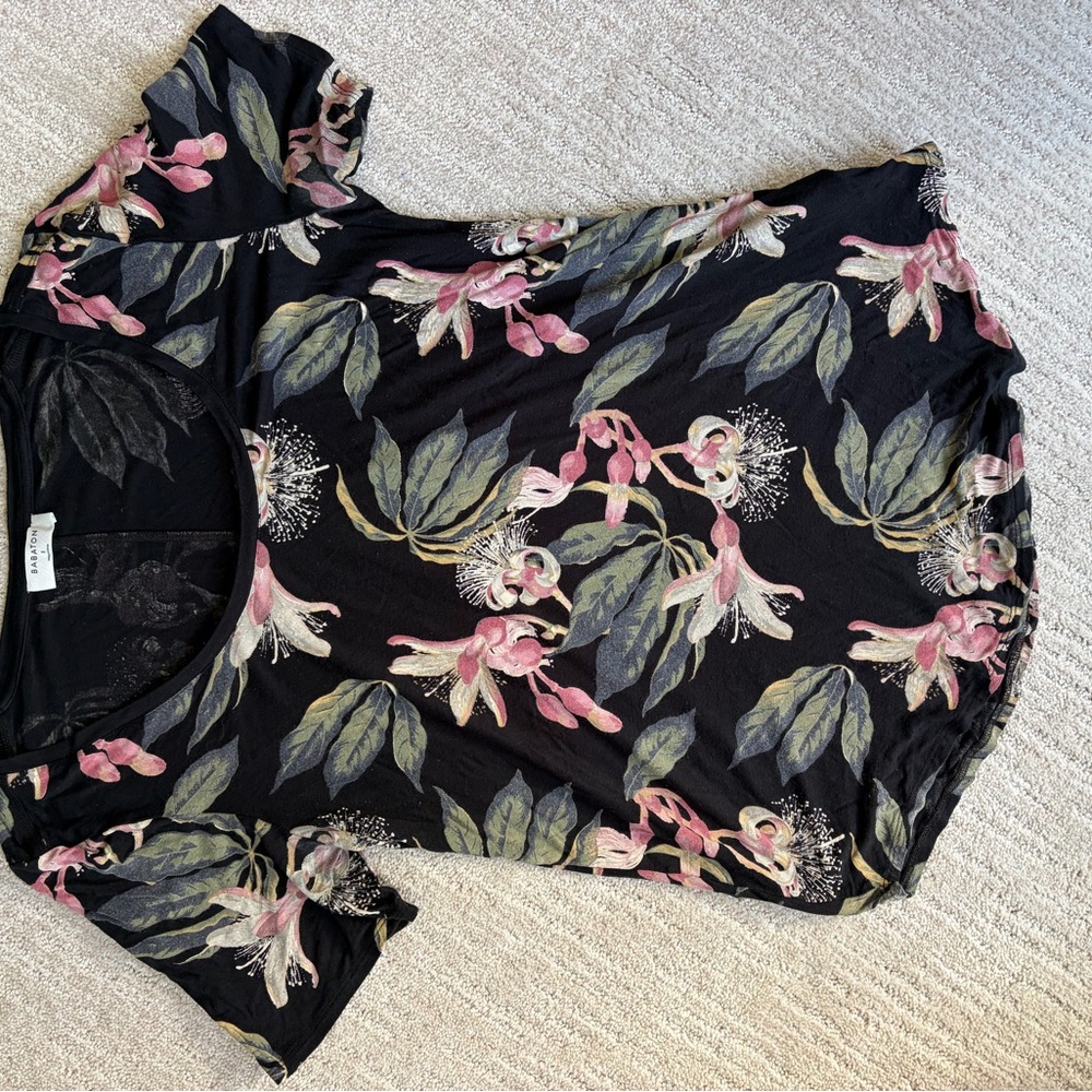 Aritzia babaton Women's Scoop Neck Floral Tee in Black with Pink & Green Print